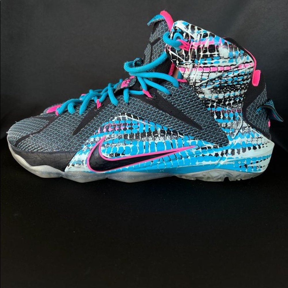 Nike Lebron 12/23 Chromosomes